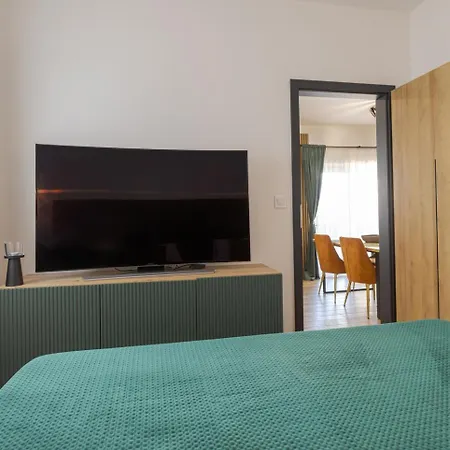 The Good Place Aparthotel 4*